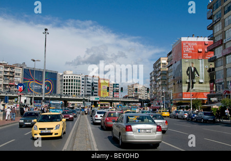 Istanbul Turquie moderne de transport de trafic de personnes Banque D'Images