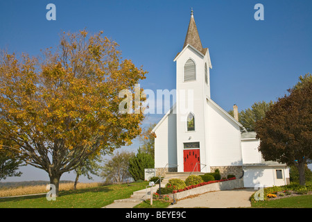 Canoe Ridge Lutheran Church, une église de campagne situé au milieu de fermes au nord-est de Decorah, Iowa, États-Unis Banque D'Images