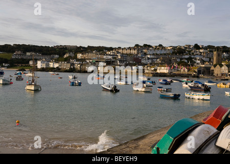 Port avec bateaux à St Ives, Cornwall Banque D'Images