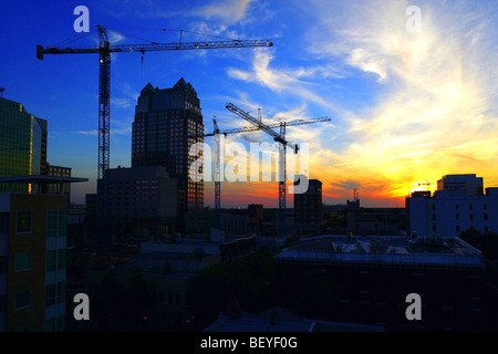 Grue de grande hauteur, la construction du bâtiment au site, Orlando, Floride Banque D'Images