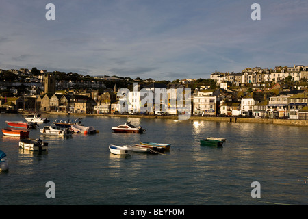 Harbourside tôt le matin à St Ives, Cornwall, England, UK Banque D'Images