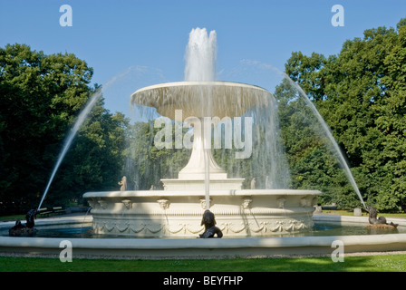 Fontaine (1855) dans le jardin Saxon, Varsovie, Pologne, Europe Banque D'Images