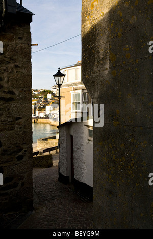 Vers le bas à la ruelle de St Ives, Cornwall à l'Harbour Banque D'Images