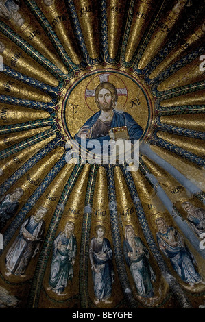 Dôme en mosaïque d'or paléologue du XIVe siècle représentant Christ Pantocrator et ses ancêtres à l'intérieur de la baie sud de l'esonarthex à l'église Chora Banque D'Images