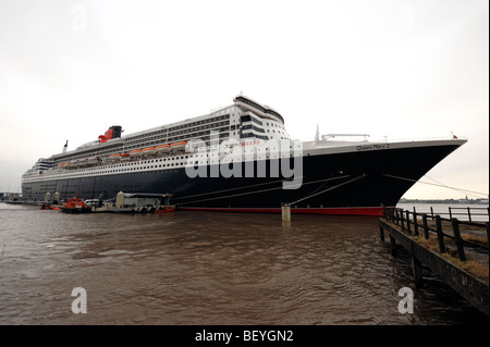 Cunard Queen Mary 2 croisière amarrés à Liverpool Banque D'Images