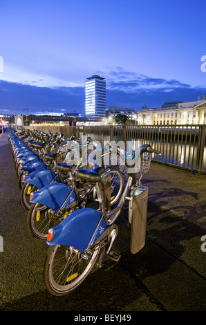 Par la Liffey Dublin Bikes Banque D'Images