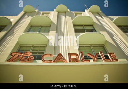 Vue extérieure de l'hôtel art déco Carlyle Ocean drive Miami South Beach en Floride Banque D'Images