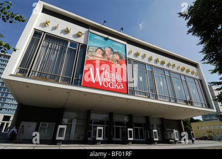 Berlin. L'Allemagne. Kino International Cinema sur Karl Marx Allee. Banque D'Images