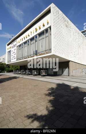 Berlin. L'Allemagne. Kino International Cinema sur Karl Marx Allee. Banque D'Images