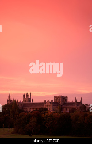 Paysage au coucher du soleil d'altitude du sud de la ville de Peterborough Cambridgeshire Cathédrale Cloître England UK Banque D'Images