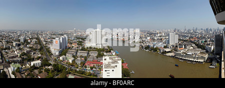 Vue panoramique de la ville de Bangkok Hilton Millennium sur la rivière Chao Phraya. La Thaïlande, en Asie. Banque D'Images
