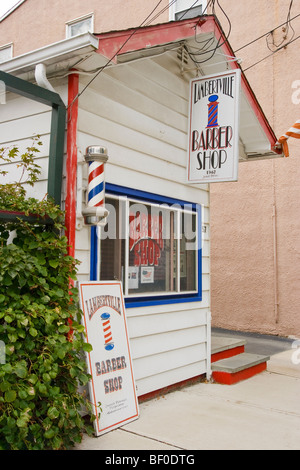 Un barbier à l'ancienne dans une petite ville américaine. Banque D'Images