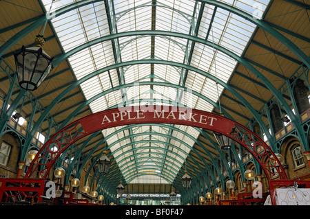 Signe de marché Apple Covent Garden London England UK Banque D'Images