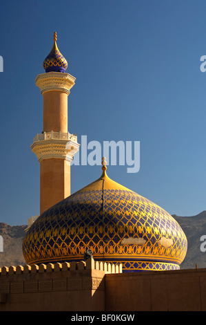 Minaret et dôme de la Grande Mosquée de Nizwa, Sultanat d'Oman Banque D'Images