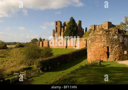 Le château de Kenilworth avec ciel bleu ensoleillé Temps d'automne Banque D'Images