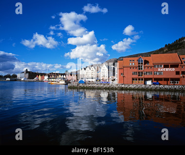 Scène portuaire tranquille dans la deuxième plus grande ville de Norvège Banque D'Images