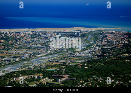 La vallée du Var et de la côte méditerranéenne près de la ville de Nice Banque D'Images