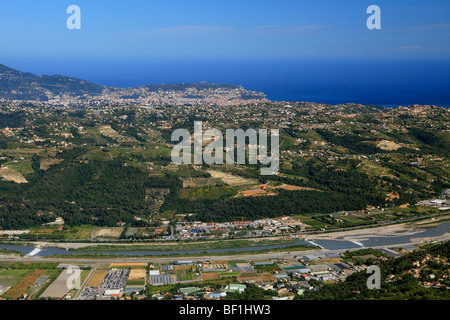 La vallée du Var, la côte méditerranéenne et de la côte de Bellet vignobles près de la ville de Nice Banque D'Images