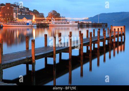 Pier à Ambleside Cumbria Lake Windermere, le Lake District, en Angleterre Banque D'Images