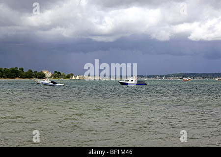 Vue sur le port de Poole North Haven appelée péninsule surplombant le lac et la baie de Studland Bancs dans le Dorset en Angleterre Banque D'Images