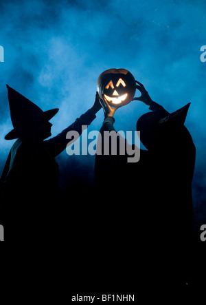 Les sorcières d'Halloween se prépare à célébrer le nouvel an païen et fête celtique de Samhain Banque D'Images