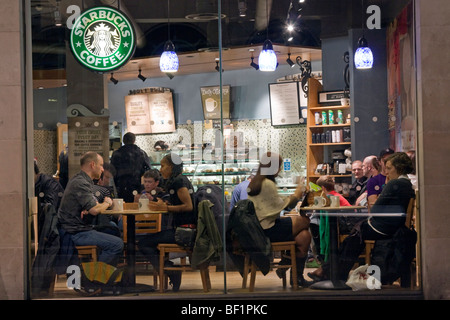 Café Starbucks - Wardour Street - Londres Banque D'Images