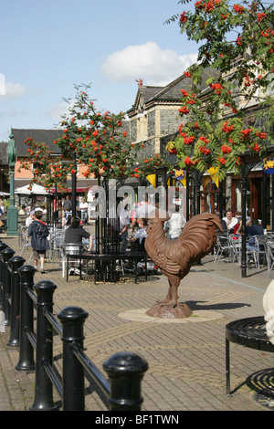 Village de Betws-Y-coed, au Pays de Galles. Les visiteurs et les familles au Betws-Y-Coed Gare commerces et cafés. Banque D'Images