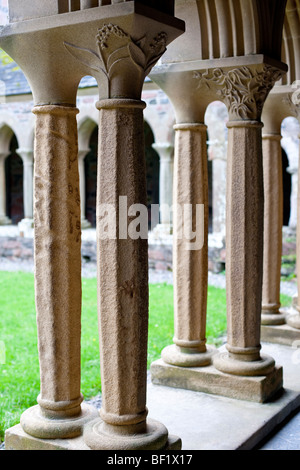 Les cloîtres et sculptures sur pierre de l'abbaye d'Iona l'île d'Iona, Ecosse Banque D'Images