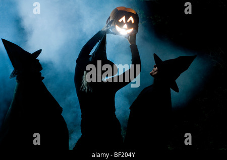 Les sorcières d'Halloween se prépare à célébrer le nouvel an païen et fête celtique de Samhain Banque D'Images