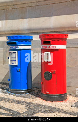 Les boîtes aux lettres traditionnelles à Évora, Alentejo, Portugal Banque D'Images