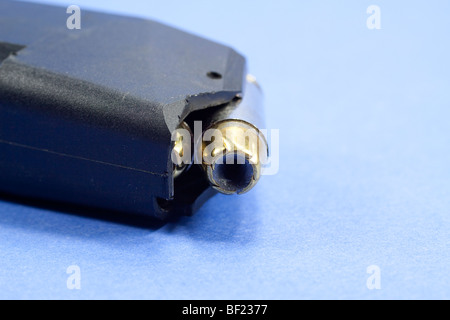 Munitions et Glock .40 caliber magazine à haute capacité. Banque D'Images