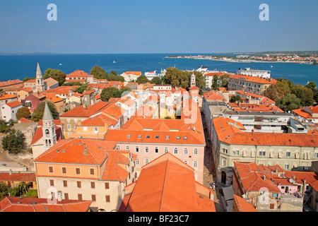 Vue panoramique de la ville de Zadar à partir du clocher de la cathédrale Ste Anastasie , Dalmatie, Croatie Banque D'Images