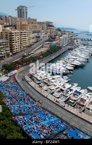 La foule du stade de Formule 1 Monaco pendant le Grand Prix Banque D'Images