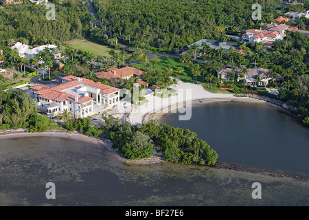 Vue aérienne d'une luxueuse villa à une petite baie, Coral Gables, Miami, Floride, USA Banque D'Images