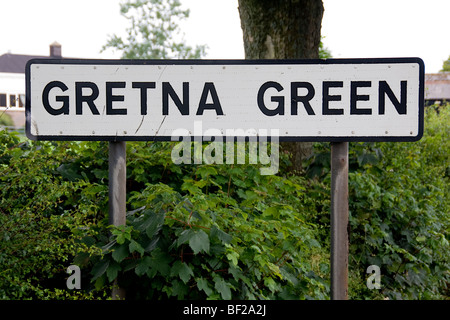 Gretna signe vert. Village de Dumfries et Galloway célèbre pour ses mariages. ROYAUME-UNI. Banque D'Images