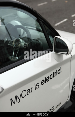 Ma voiture en stationnement de voiture électrique à Pall Mall London Banque D'Images