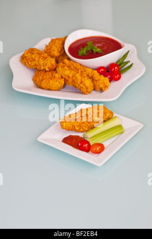 Batter fried chicken avec du ketchup Banque D'Images