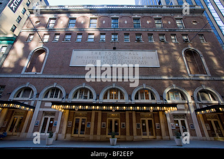 Auditorium de l'hôtel de ville, acoustique réputée, quartier des théâtres, architecture de renouveau fédéral de McKim Mead et White, Midtown Manhattan, New York, États-Unis. Banque D'Images