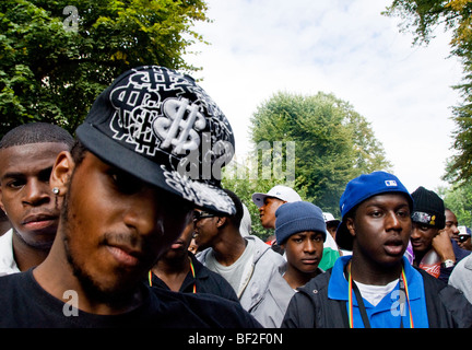 Les parties de la rue dans les petites rues au cours du festival annuel de Notting Hill Banque D'Images