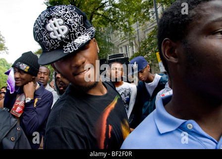 Les parties de la rue dans les petites rues au cours du festival annuel de Notting Hill Banque D'Images