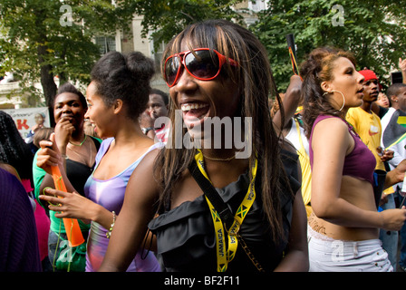 Les parties de la rue dans les petites rues au cours du festival annuel de Notting Hill Banque D'Images