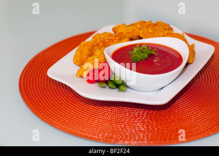 Batter fried chicken avec du ketchup Banque D'Images