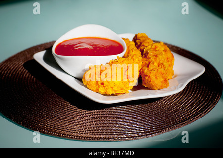 Batter fried chicken avec du ketchup Banque D'Images