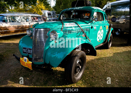 1938 Chevrolet Fangio coupé à l'affiche au Goodwood Revival meeting 2009, Sussex, UK. Banque D'Images