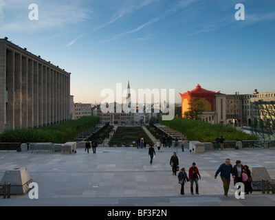 Kunstberg ou Mont des Arts à Bruxelles, Belgique avec le centre-ville en arrière-plan. Cette zone est l'endroit où tous les musées sont. Banque D'Images