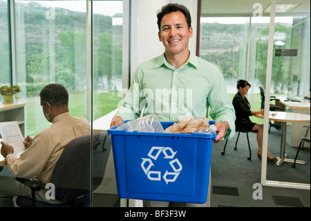 Le recyclage au bureau Banque D'Images