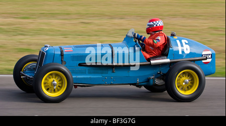Ère 1936 B-type R5B 'Remus avec chauffeur Ludovic Lindsay au Goodwood Revival 2009, Sussex, UK. Banque D'Images