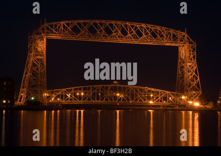 Le pont aérien à Duluth sur le lac Supérieur dans la nuit Banque D'Images