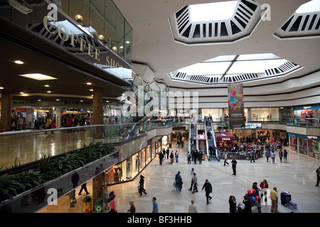 L'intérieur du centre commercial Queensgate, Peterborough, Cambridgeshire, Royaume-Uni. Banque D'Images