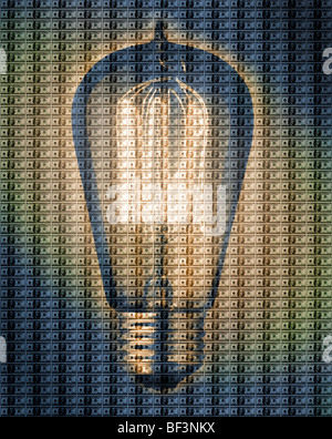 Une vieille ampoule Edison sur-joué avec une feuille de 100 $ US dollar bills. Banque D'Images